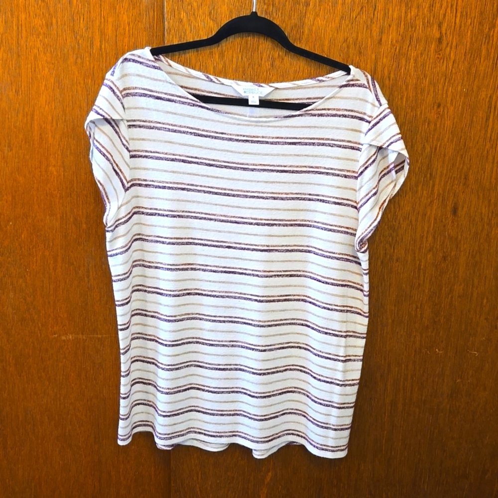 Striped T-shirt with back details buttons